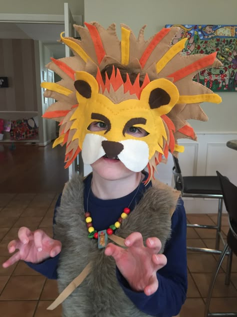 Diy Lion Costume Kids, Lion Masks For Kids, Cowardly Lion Costume Diy, Maskembal Ideas For Kids, Diy Lion Costume, Butterfly Wings Diy, Cowardly Lion Costume, Lion Costume Diy, Animal Costumes For Kids