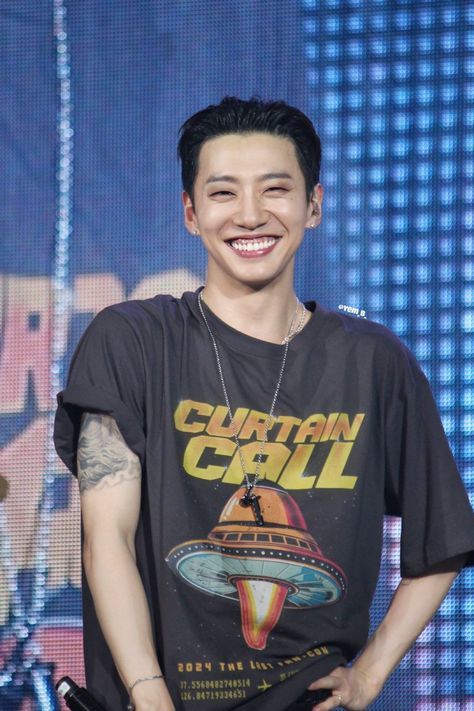 Bang Yongguk, Gummy Smile, Curtain Call, Shinee, Bangs, Gold, Quick Saves