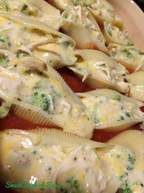 Creamy Alfredo Chicken Broccoli Stuffed Shells Ground Chicken Alfredo, Alfredo Broccoli, Chicken Alfredo Stuffed Shells, Alfredo Stuffed Shells, Easy Quick Meals, Cracker Barrel Recipes, Alfredo Chicken, Chicken Broccoli Alfredo, Macaroni Cheese Recipes