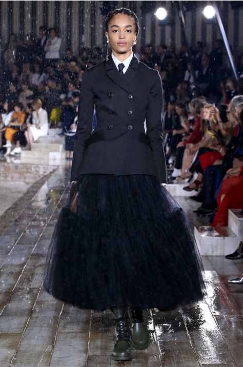 Black Tulle Skirt Outfit, Outfit With Blazer, Tulle Skirt Outfit, Dior Outfit, Black Tulle Skirt, Tulle Skirts Outfit, Tulle Skirt Black, Ageless Style, Black Tulle