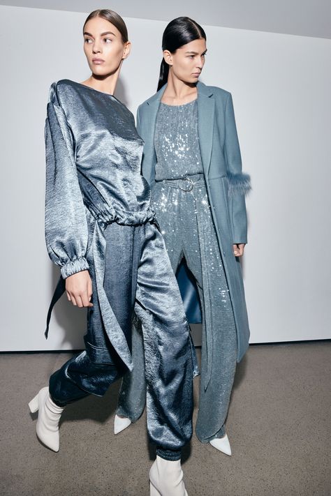 Sally LaPointe Pre-Fall 2019 Fashion Show Collection: See the complete Sally LaPointe Pre-Fall 2019 collection. Look 11 Edgy Dress, Sally Lapointe, Two Models, Women Fashion Edgy, Woman's Fashion, Glow Party, Fashion Night, Trend Fashion, 가을 패션