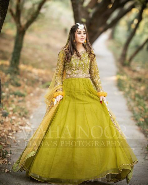 Maha Wajahat Khan on Instagram: “@mahawajahatofficial 😍😍 Gorgeous Laraib on her Dholki 💕 Wearing @mahawajahatofficial 💕 #mahasphotography MUA @faizas.salon…” Mehndi Dresses Pakistani, Mehndi Dress For Bride, Pakistani Mehndi, Bridal Mehndi Dresses, Mehndi Dresses, Mehndi Dress, Mehendi Outfits, Pakistani Formal Dresses, Asian Bridal Dresses