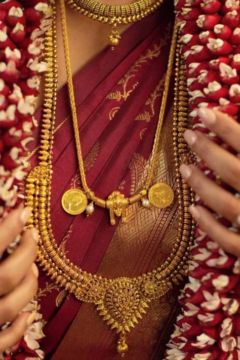 #southindianwedding #southindianjewellery South Indian Wedding Thali, Telugu Thali Bottu Designs, Tamil Thali Design, Thaali Chain Designs Gold Tamil, Thali Kodi Designs Gold, Thali Designs Gold, Thaali Chain Designs Gold, Mangalyam Thali, Tamil Weddings