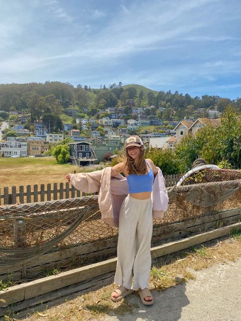 Hippie Fits Aesthetic, Modest Beach Fits, Beach Outfit Modest, Modest Beach Outfit, Tank Tops Outfit, Effortless Chic Outfits, Hippie Fits, Beach Girl Aesthetic, California Outfits