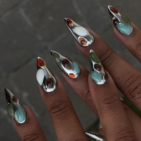 Inspo • Instagram Futuristic Nails, Nail Jewels, Clean Nails, Nail Charms, Nail Sizes, Futuristic Design, 3d Nails, Chrome Nails, Dream Nails