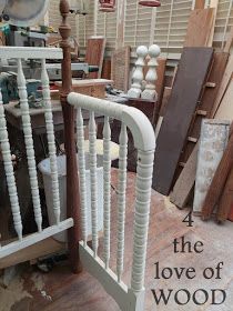 4 the love of wood: RECYCLING THE JENNY LIND CRIB - annie sloan painted bench Upcycle Crib, Crib Makeover, Crib Bench, Jenny Lind Crib, Old Baby Cribs, Jenny Lind Bed, Vintage Wood Furniture, Diy Toddler Bed, Bed Frame Bench