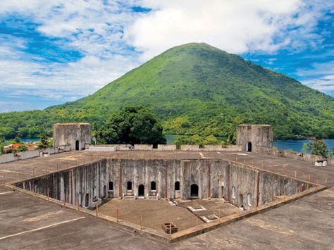 Belgica Fort,Bandaneira, Maluku Tengah, Maluku, Indonesia Banda Neira, Maluku Islands, Island Wallpaper, Pop Art Wallpaper, Diy Canvas Art Painting, Asia Travel, Holiday Travel, Dream Vacations, Places To Go