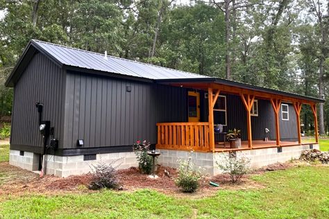 Black Siding Mobile Home, Mobile Home Vinyl Siding Ideas, Mobile Home Exterior Paint Colors Ideas, Black Mobile Home, Black With Wood Accents, Black Mobile Home Exterior, Painting Mobile Home Exterior, Vinyl Siding Ideas Exterior, Mobile Home Siding Ideas