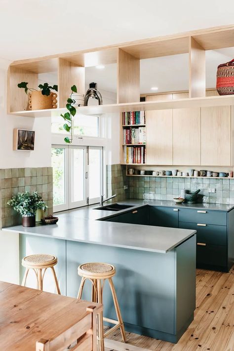 Mid Century Modern Kitchen, Kitchen Inspiration Design, Kitchen Diner, Open Plan Kitchen, Mid Century House, Kitchen Layout, Home Decor Kitchen, Interior Design Kitchen, Decor Kitchen