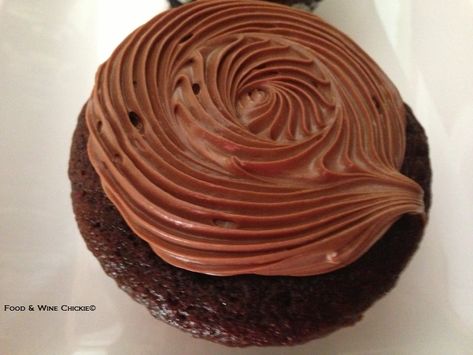 Marshmellow Icing, Marshmallow Frosting Cupcakes, Chocolate Marshmallow Frosting, Marshmallow Frosting Recipes, Marshmallow Fluff Frosting, Chocolate Icing Recipes, Marshmallow Icing, Frosting Chocolate, Frosting Cake