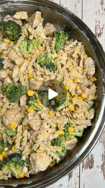 Brocoli Pasta Ideas, Pasta Saludable, Pasta Primavera Creamy, Pasta House Pasta Con Broccoli, Brócoli Pasta, January 7, Easy Pasta, Chicken Breast, Food And Drink