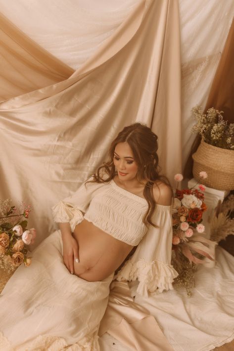 aesthetic romantic vibe maternity photos. maternity shoot. boho flowers maternity phtos. Flowers In Hair Maternity Shoot, Studio Boho Maternity Shoot, Floral Maternity Shoot Studio, Feminine Maternity Shoot, Baby In Bloom Maternity Shoot, Backdrop Maternity Photos, Unique Maternity Shoot Ideas Creative, Girl Maternity Shoot Ideas, Boho Maternity Photos Studio