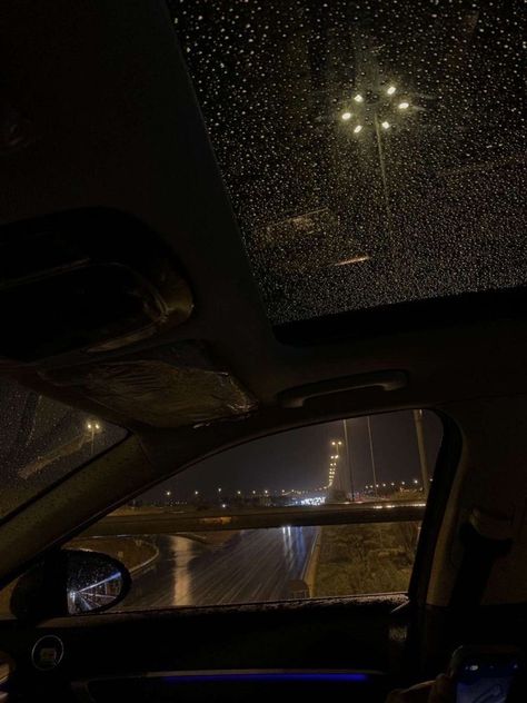 #rain #nighttime #car Rainy Day Aesthetic, Night Rain, Late Night Drives, Night Scenery, Car Aesthetic, Rainy Night, Night Driving, Aesthetic Instagram Theme, Brown Aesthetic