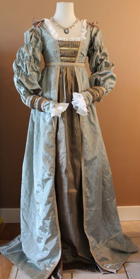 Rennisance (sort of) dress. Love the sleeves. 1600 Century Fashion, 1090s Fashion, Renaisannce Fashion, Renessaince Dress, 1300s Dress, 1600s Dresses, 1300s Fashion, 1600s Fashion, 1500s Fashion