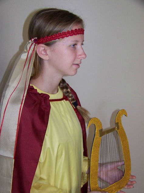 Saint Costume, Saint Cecilia, St Cecilia, Costume For Girls, Santa Cecilia, Saints Days, Catholic Kids, All Saints Day, Patron Saints