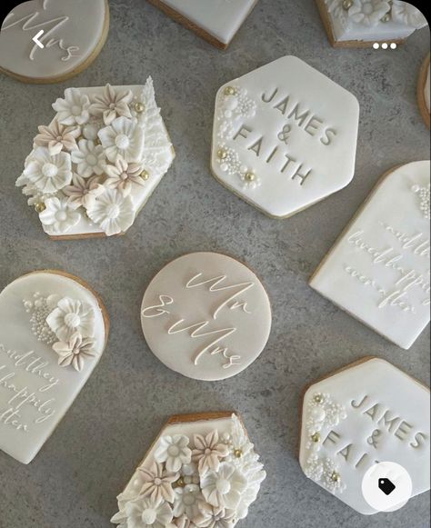 Bridal Shower Fondant Cookies, Engagement Fondant Cookies, Modern Wedding Cookies, Engaged Cookies, Engagement Cookies Ideas, Wedding Cookies Decorated Simple, Simple Wedding Cookies, Bridal Shower Cookies Ideas, White Wedding Cookies