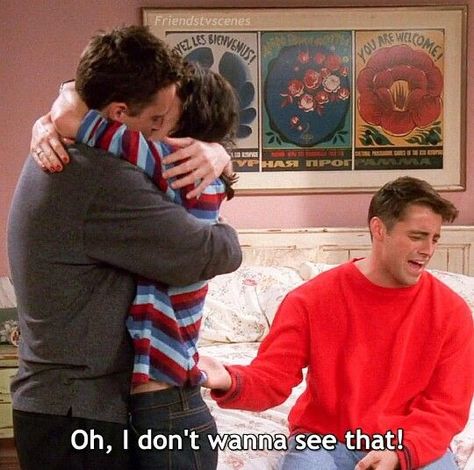 Third Wheel Reaction Pic, Third Wheel Pictures Couple, Third Wheeling Best Friends, Third Wheel Funny, Third Wheel Pictures, Couple Imagine, Joey Quotes, Matthew Perry Friends, Third Wheeling