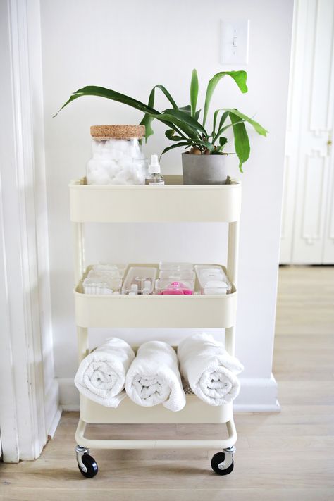 Bathroom Organization Tips – A Beautiful Mess Raskog Ikea, Ikea Bathroom Storage, Bathroom Cart, Ikea Cart, Små Rum Lidt Plads, Diy Bathroom Storage Ideas, Ikea Raskog, Bathroom Organization Hacks, Small Bathroom Diy