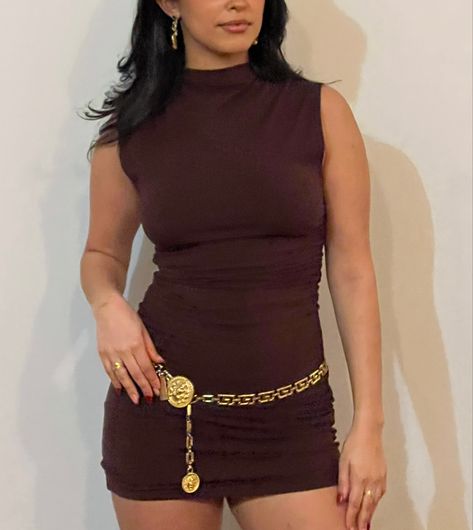 Gold Belt Outfit, Dress With Chain Belt, Chain Belt Outfit, Black Bandeau Dress, Golden Outfit, Casual Dress Summer, Belt Outfit, Black Bandeau, Gold Belts