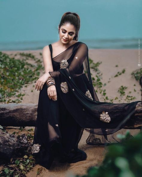 Malavika Wales, South Indian Saree, Saree Stills, Saree Photos, Gotta Patti, Saree Poses, Celebrity Photographers, Saree Photoshoot, Gown Photos