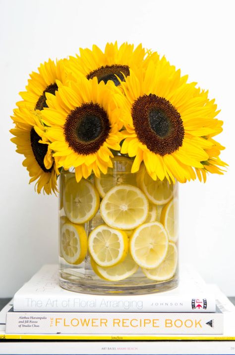 Find a vase that fits inside another vase with half an inch of room between them. Fill the space between the two vases up most of the way with water before slipping in sliced lemons. Pop your accent flowers in the center vase, and voilà! בר מצווה, Flower Food, Diy Remodel, Deco Floral, Flower Arranging, Arte Floral, Mellow Yellow, Ikebana, Love Flowers