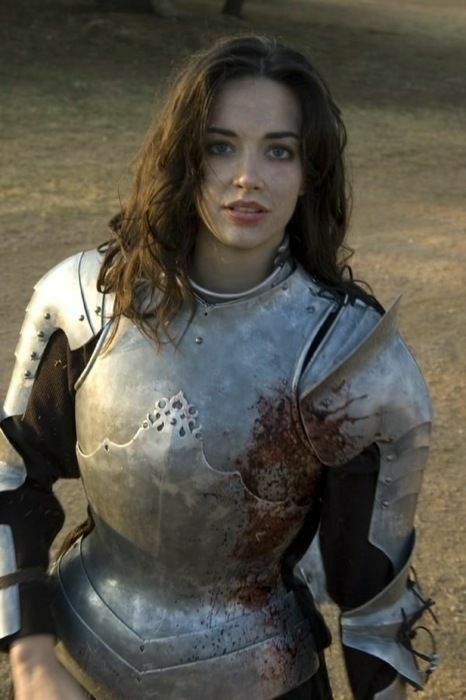 Women In Armor, Modern Medieval, Oc Inspiration, Female Armor, Heroic Fantasy, Fashion Fantasy, Story People, Armadura Medieval, Fourth Wing