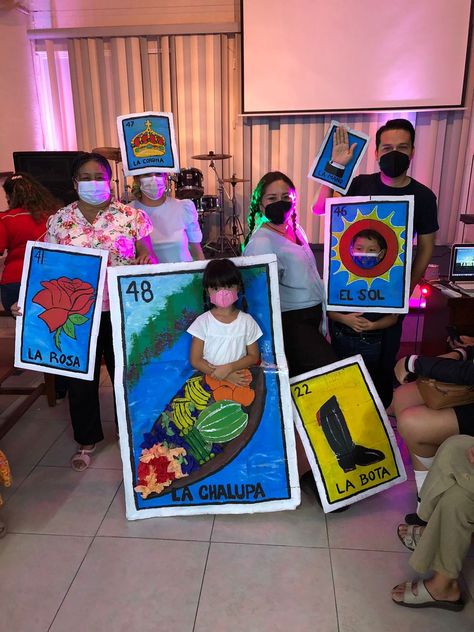 Cartón, pegamento y pintura. Loteria Costumes Ideas, Loteria Cards, Cute Date Ideas, Diy Costume, Group Costumes, Easy Halloween Costumes, Halloween Costume, Gaming Products, Halloween Costumes