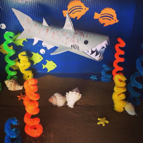 Shark Diarama Ideas Kids, Shark Diorama School Projects, Diorama School Projects, Shark Diorama, Shark Project, Shark Habitat, Shark Week Crafts, Ocean Diorama, Diorama Kids