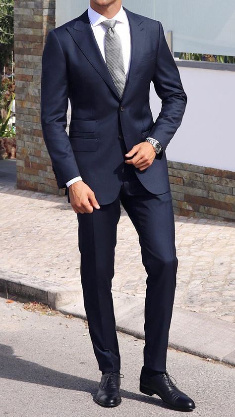 Men Classic Suits, Suit For Office Man, Men’s Business Suit Style, Men’s Suit Inspiration, Men Ceo Outfit, Men’s Suit And Tie Outfit, Men’s Work Suits, Well Tailored Suit Men, Mens Suits Graduation