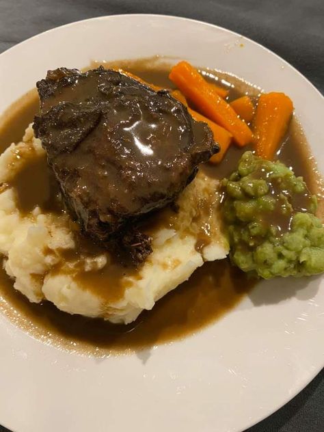 Beef Cheeks Slow Cooker, Slow Cooked Beef Cheeks, Beef Loin, Canadian Recipes, Beef Chops, Slow Cooker Spaghetti, Pork Cheeks, Creamy Mushroom Soup, Slow Cooked Pork