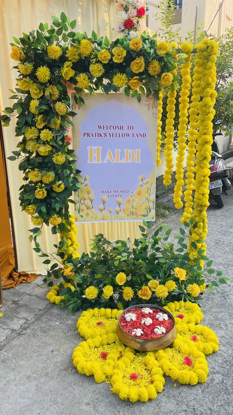 Haldi Props, Haldi Welcome Board, Haldi Decoration Ideas, Haldi Decoration, Haldi Decor, Welcome Board, Decor Event, Welcome Boards, Indian Wedding Decorations