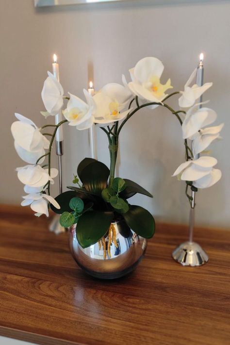 #orchids #orchidflower #aesthetic #homedecorideas #flowers #florida #california #flowerlover Love Roses, Bedroom Design Ideas, Vase Flower, Modern Vase, I'm In Love, Love Rose, Orchid Flower, Ideas Home, Flower Vase