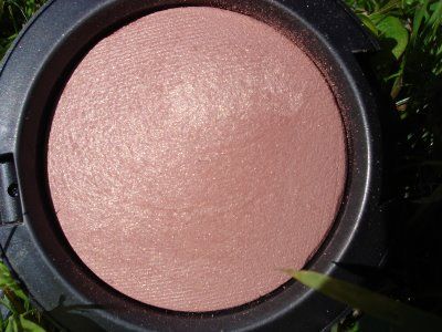 Mac - warm soul. The best blush I've ever used! A perfect rose shade with a hint of gold Mac Warm Soul Blush, Mac Warm Soul, Best Blush, Mac Blush, Makeup Obsession, Mac Makeup, Kiss Makeup, Makati, Love Makeup