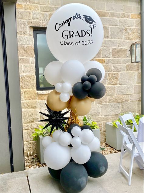 Ideas Para Decorar Con Globos, Razorback Party, Graduation Cookout, Pharmd Graduation, Graduation Party Balloons, Grad Decor, Ig Design, Graduation Party Backdrops, Clear Balloon