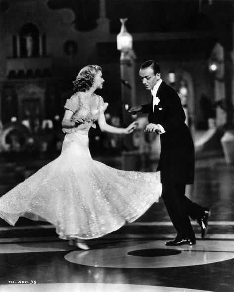 Top Hat (1935); Fred & Ginger Top Hat 1935, Fred Astaire And Ginger Rogers, Fred And Ginger, Septième Art, Swing Dancing, Ginger Rogers, Shall We Dance, Partner Dance, Fred Astaire