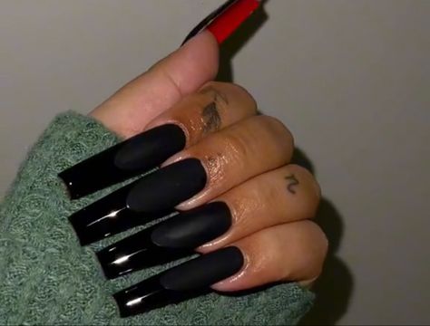 Acrylic Nail Designs Plain, Square Dark Red Nails, Baddie Birthday Nails, Bottom Nails, Red Bottom Nails, Long Black Nails, Baddie Birthday, Long Acrylic Nail, Dark Red Nails