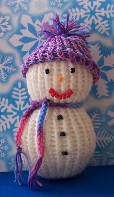 Sew Toys, Round Loom Knitting, Loom Knitting Tutorial, Knitting Christmas, Loom Knitting Stitches, Round Loom, Rest Well, Snowman Pattern, Loom Knitting Projects