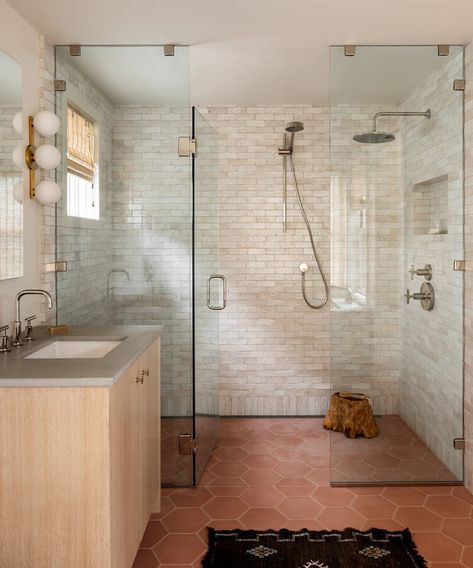 Terracotta Floor Bathroom, Desert Casita, Terracotta Tiles Bathroom, Earth Tone Bathroom, Beach Style Bathroom, Grey Eagle, Coastal Bathrooms, Bathroom Design Inspiration, Bathroom Remodel Shower