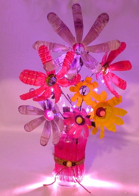 Easy DIY Water Bottle Flowers (Amazing Recycled Craft) Recycled Water Bottle Crafts, Water Bottle Crafts For Kids, Water Bottle Flowers, Bottle Flowers, Whimsical Diy, Water Bottle Crafts, Recycle Water Bottles, How To Make Water, Diy Water Bottle