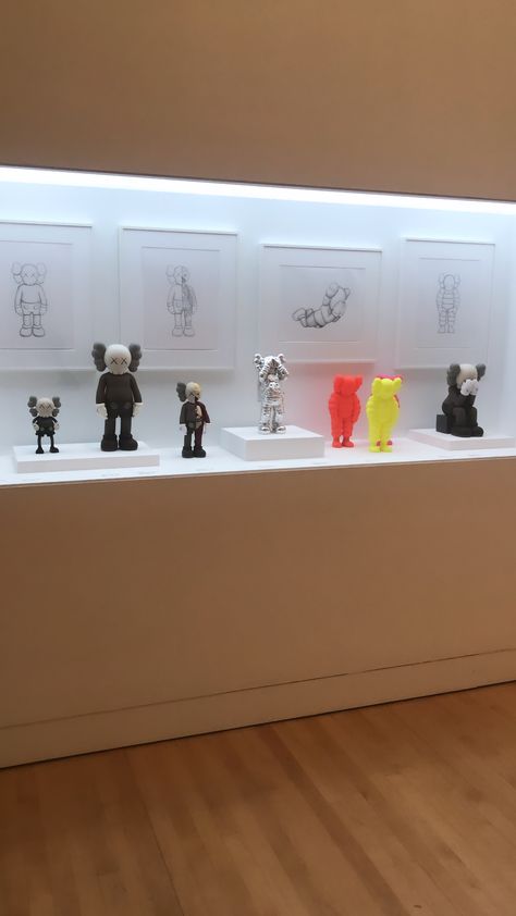 Kaws Figures In Room, Bearbrick Display, Kaws Figures, Pin Wall, Pretty Wallpaper Ipad, Concept Art Gallery, Figurine Display, Future Apartment Decor, Nyc Art