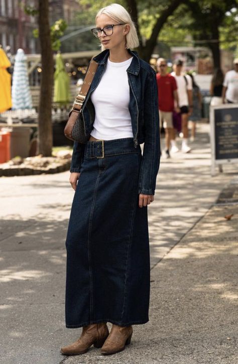 Denim Skirt Winter Outfit, Outfit Ideas Cowboy Boots, Long Denim Skirt Outfit Street Styles, Aesthetic Cowboy Boots, Denim Skirt Winter, Long Denim Skirt Outfits, Skirt Outfits For Women, Cowboy Boots Aesthetic, Cowboy Boots Street Style