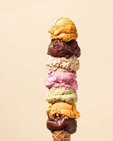 Fashion Backgrounds, Ice Cream Rainbow, Lavender Honey Ice Cream, Frozen Pudding, Ice Cream Pictures, Ice Cream Wallpaper, Valentines Recipes Desserts, Ice Cream Photography, Ice Cream Menu