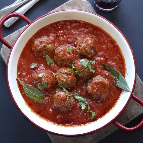 9 Simple Recipes for an Upset Stomach Beef Meatballs Italian, Upset Stomach Food, Meatballs Italian, Gluten Free Meatballs, Chef Kiss, Crock Pot Meatballs, Italian Beef, Beef Meatballs, Eating Light