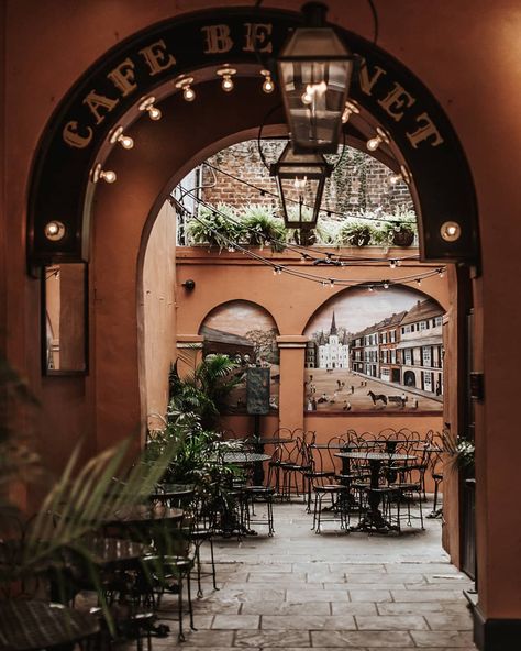 1,166 Likes, 42 Comments - Valerie Esparza | New Orleans (@nola_val) on Instagram: “Café Beignet has all the charm, and beignets!” Room Ideas Beachy, New Orleans Cafe, New Orleans Interior Design, Summer Room Ideas, Vibey Apartment, Urban Photography Portrait, New Orleans Party, Academia Bedroom, New Orleans Architecture