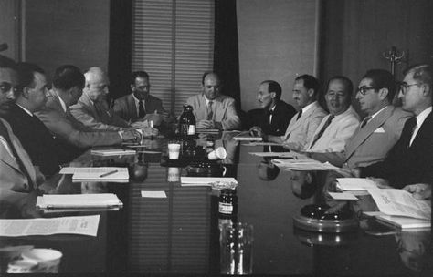 vintage business meeting Enola Gay, Manly Stuff, Quiet People, Art Of Manliness, Vintage Business, Leadership Management, Lean Muscle Mass, Man Stuff, Disaster Preparedness