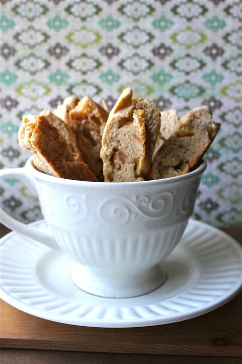 Taste Buds: Apple Cinnamon Biscotti Cinnamon Biscotti Recipe, Cinnamon Biscotti, Biscotti Cookies, Biscotti Recipe, Hello Darling, Italian Cookies, Apple Cinnamon, Fall Baking, Cinnamon Apples