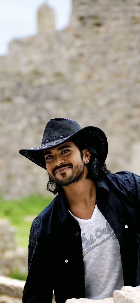 Ramcharan Magadheera, Ram Charan Rrr, Ramcharan Pics New, Telugu Hero, South Hero, Hawaii Flowers, Love Story Video, Ram Charan, Indian Actors