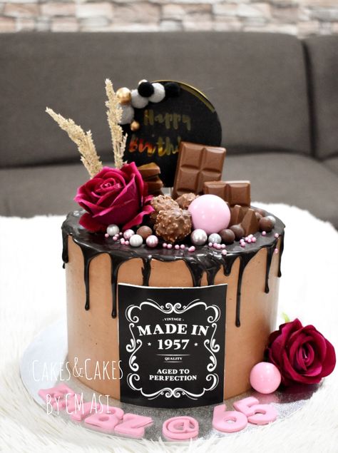 #dripcake  #cakeforwomen #nicecake Cakes For 45 Year Old Woman, 45th Birthday Cake Ideas For Women, 45th Birthday Cake, Cake For Women, Birthday Cake For Husband, Cake For Husband, 50th Cake, Chocolate Drip Cake, 45th Birthday