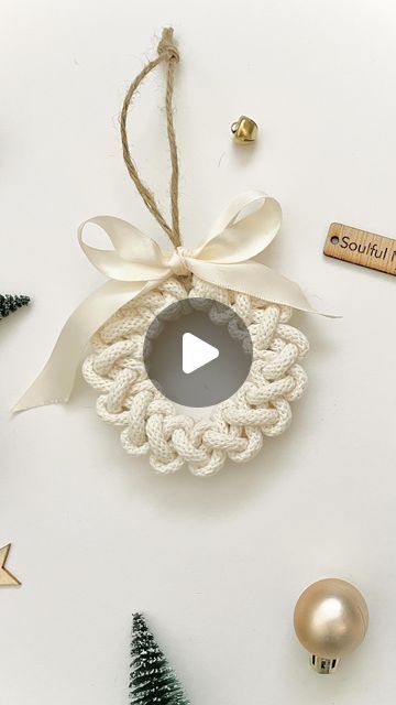 Mini Wreath Diy, Mini Wreaths Christmas, Macrame Knots Pattern, Handmade Christmas Crafts, Mini Wreaths, Beaded Christmas Ornaments, Macrame Patterns Tutorials, December 19, Wreath Tutorial