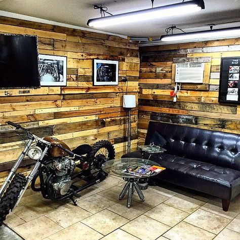 Great example of pallet wood on walls-I like the idea of doing corner like this on each side Small Motorcycle Garage Ideas, Garage Workbench Plans, Garage Designs, Man Garage, Garage Organization Tips, Cool Garages, Garage Office, Motorcycle Garage, Man Cave Home Bar